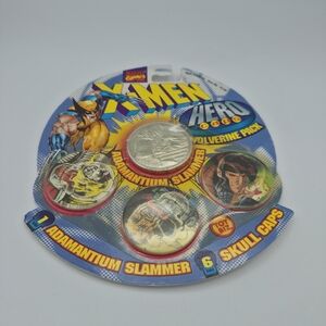 X-Men Wolverine Hero Pack Adamantium Slammer with Skull Caps